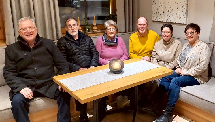 Vorstand v.l.n.r.: Schriftführerin-Stellvertreter Max Riedmann, Obfrau-Stellvertreter Lorenz Ritter, Obfrau Marianne Bucher, Kassier Thomas Ortner, Schriftführerin Edina Seppi, Kassier-Stellvertreterin Andrea Walch