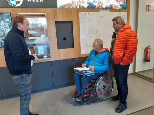Bürgermeister Markus Zijerveld und Gemeinderat Ludwig Plangger bei der Begehung des Gemeindeamtes mit einem ÖZV Fachexperten 